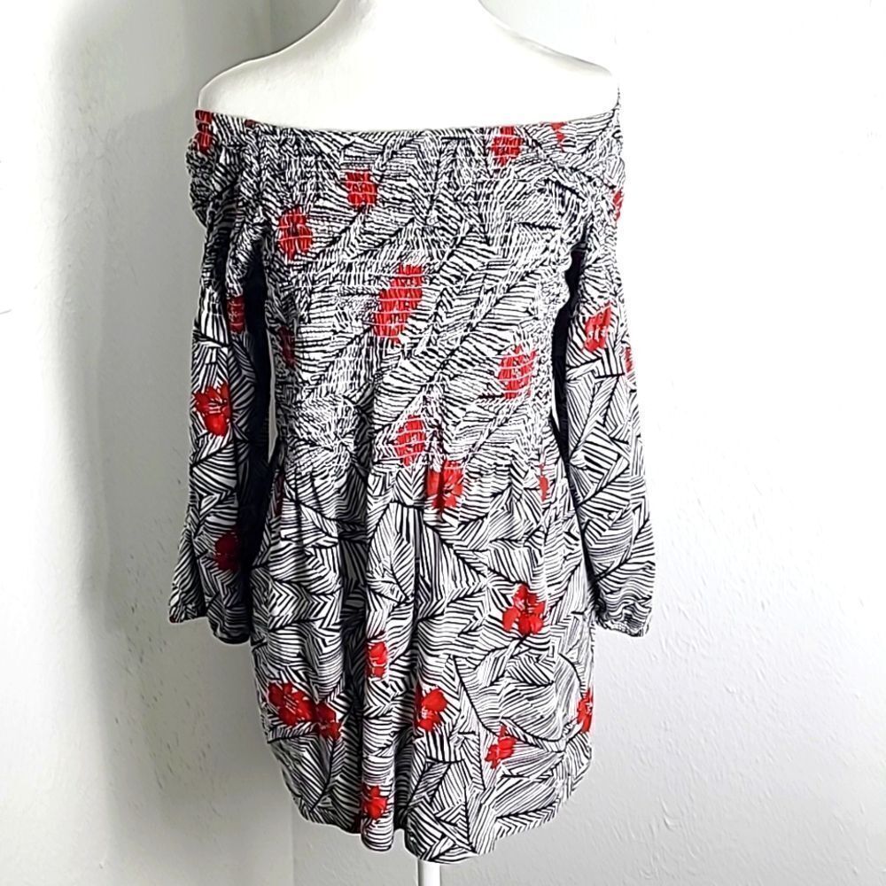 J. Jill Black & White Top w/Red Flowers, Shirred Elastic Chest, Size Medium P